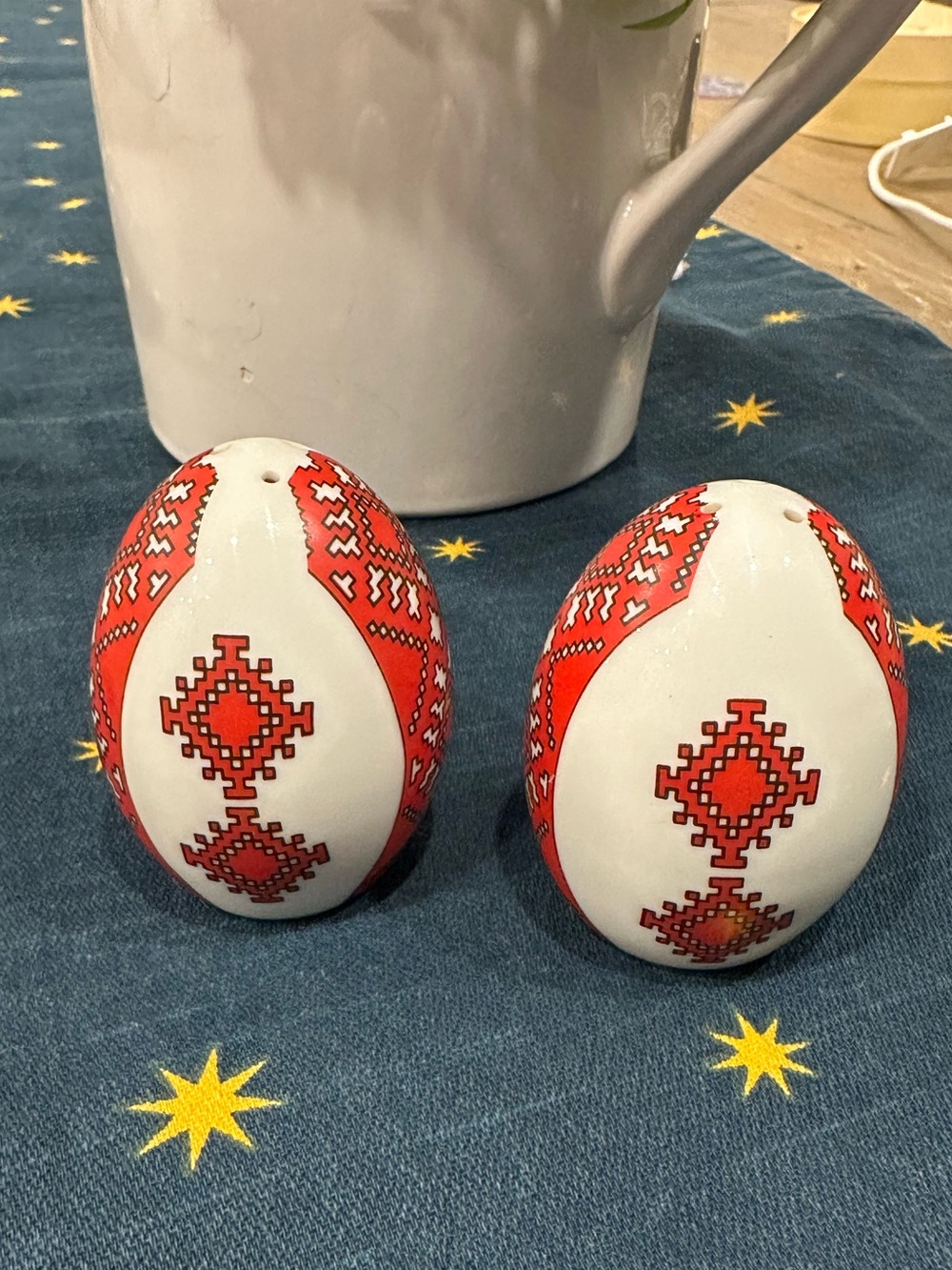 VTG Ukrainian Egg Salt & Pepper Shakers Pysanky Style Ceramic Folk Art Red black